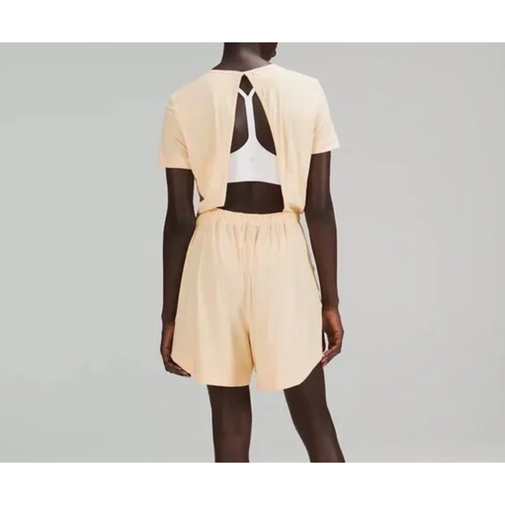 Lululemon Lightweight High-Neck Romper in Prosecco sz 8 - Picture 2 of 2